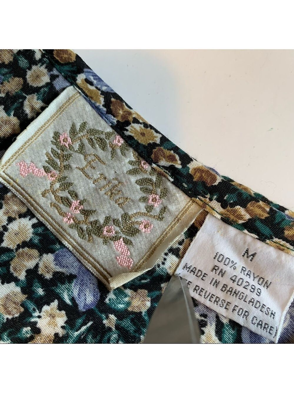 ERIKA Vintage Dark Floral Collared Puff Sleeve Dress - Picture 7 of 13